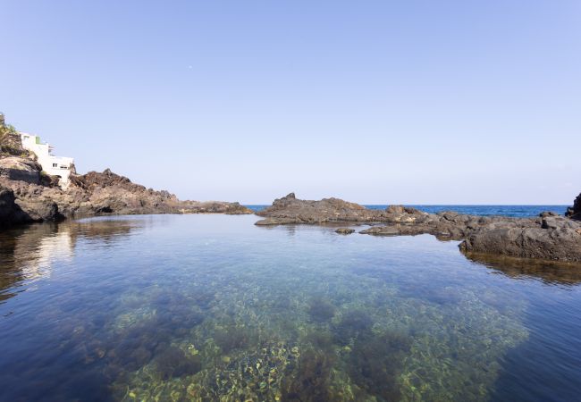 Maison à La Matanza de Acentejo - OkStay - Casa Lali con piscina natural. Maison à La Matanza de Acentejo - OkStay - Casa Lali con piscina natural.