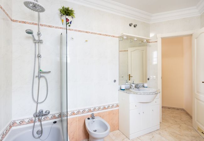 Apartamento em Adeje - OkStay Lantana Penthouse with terrace and ocean views Apartamento em Adeje - OkStay Lantana Penthouse with terrace and ocean views