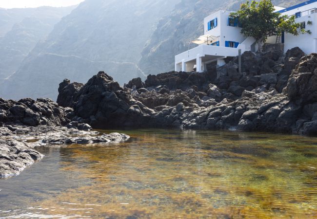 Casa em La Matanza de Acentejo - OkStay - Casa Lali con piscina natural. Casa em La Matanza de Acentejo - OkStay - Casa Lali con piscina natural.